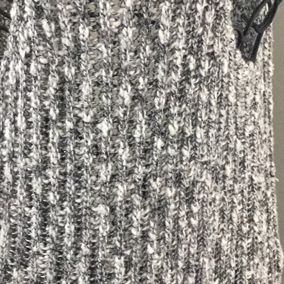 Long Sleeveless Sweater Vest - Picture 4 of 4